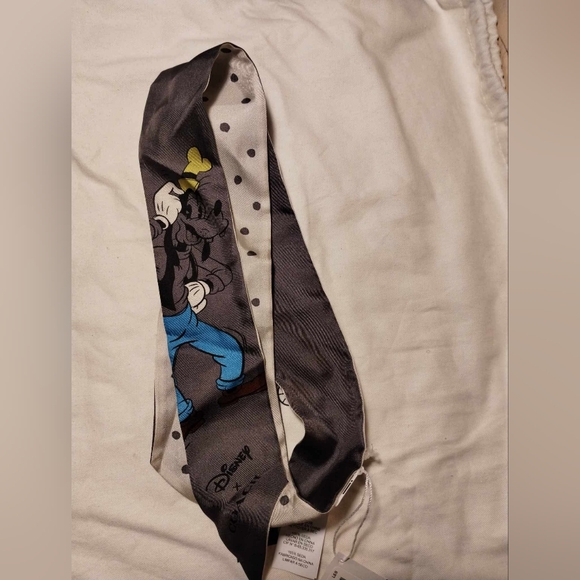 HTF Coach Disney Daisy Duck and Goofy handbag twillys or scarfs RARE - Picture 5 of 5